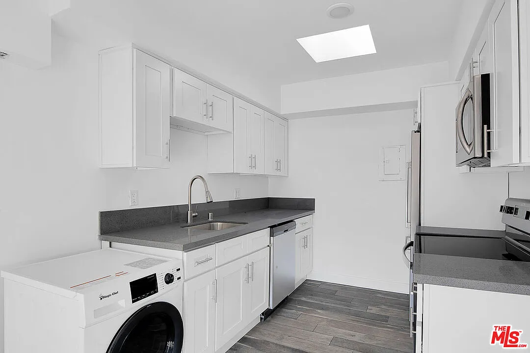2 bed, 2.0 bath, 1007 sqft, $3,395 — Photo 3