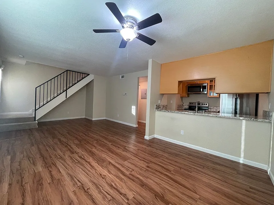 2603 Carlton Ln