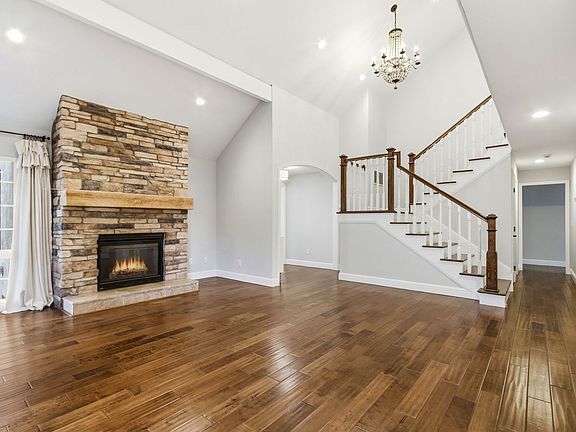 4th image of 295 Cresta Vista Way