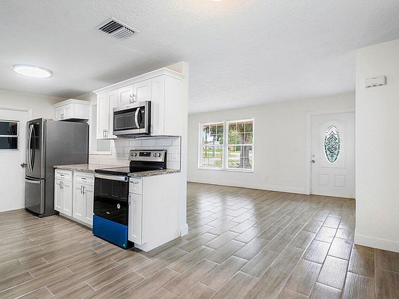 3rd image of 603 SE Harborview Drive