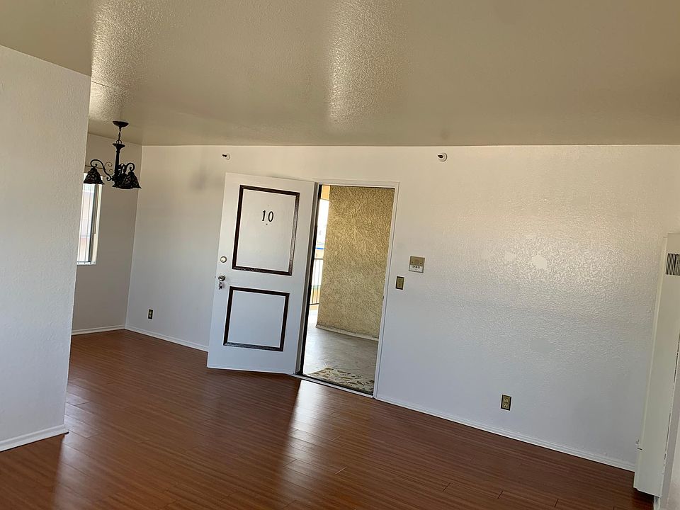 1st image of 4047 W 129th St #10