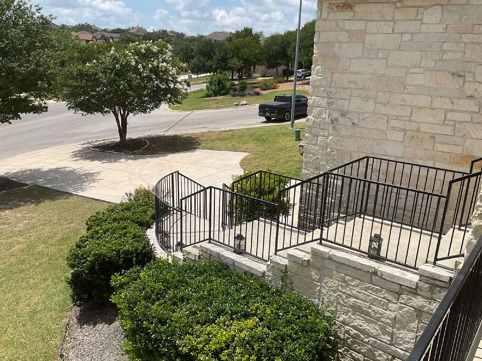 4 bed, 3.5 bath, 2713 sqft, $2,995 — Photo 3