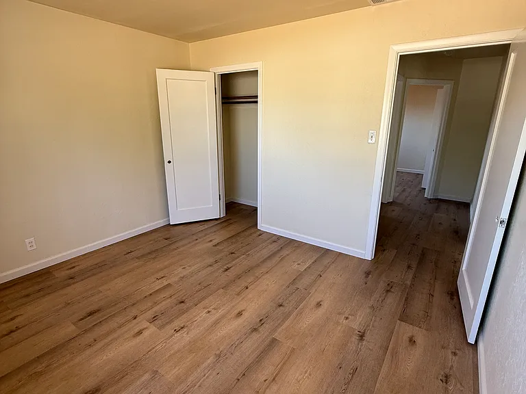 553 Waite Ave — Photo 5