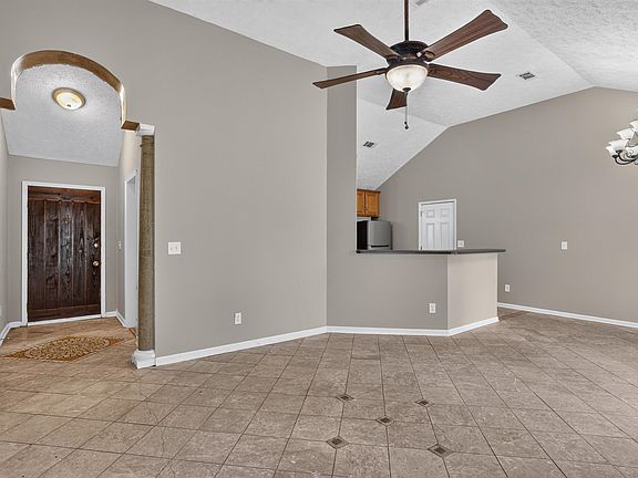 4th image of 7082 Lakeview Dr