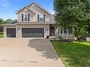 8715 N Robinhood Ave, Kansas City, MO 64154