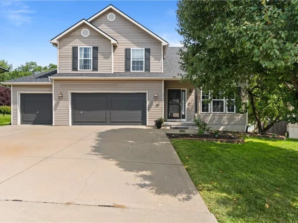 8715 N Robinhood Ave, Kansas City, MO 64154