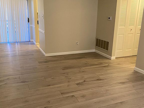 3rd image of 1420 Oriole Pl