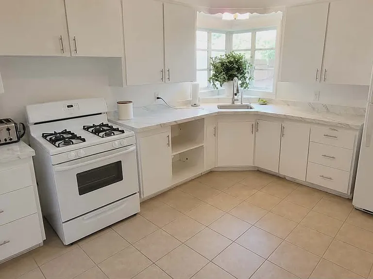 401 E Pastime Rd — Photo 2