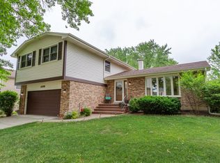 1099 Gloria Dr, Elk Grove Village, IL 60007