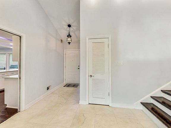 4th image of 6425 N Kolmar Ave