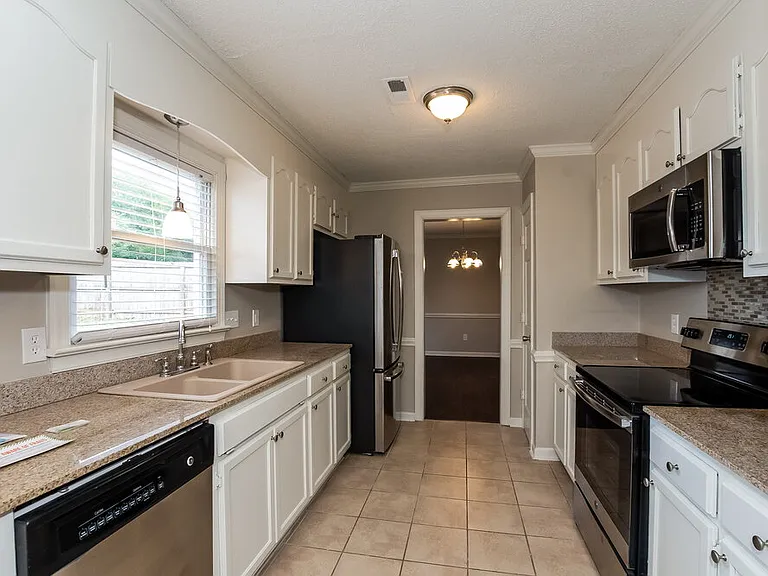 2515 Haybrook Ln — Photo 9