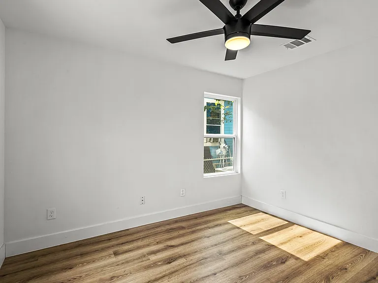 334 Cooper St — Photo 8