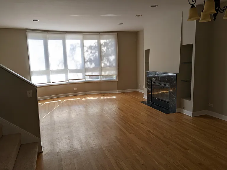 1208 W Fletcher St — Photo 6