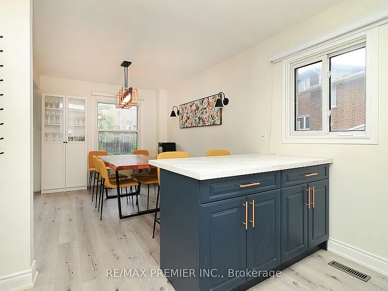 27 Prairie Dunes Pl — Photo 12