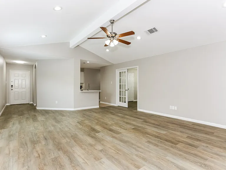 10041 Silent Hollow Dr — Photo 4