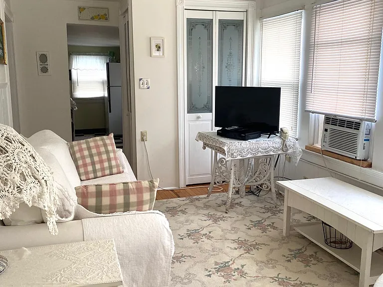 7 Webb Ave #2-W — Photo 4