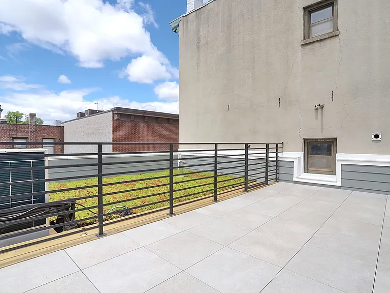 95 Court St — Photo 36