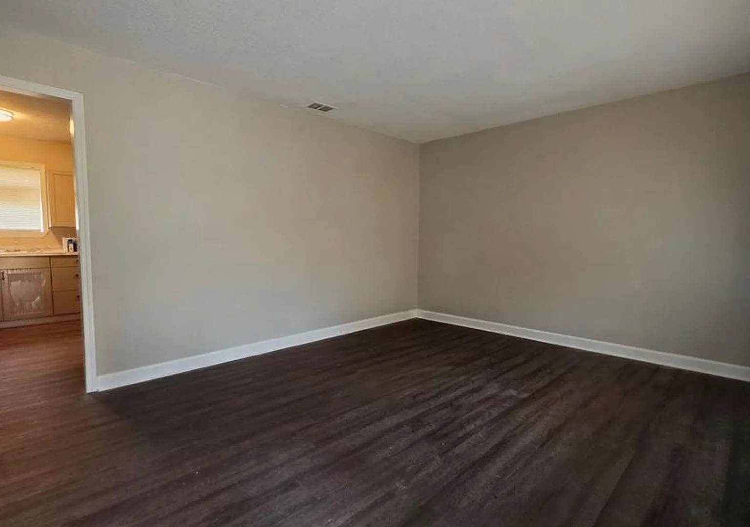 220 Ebony Lane — Photo 2