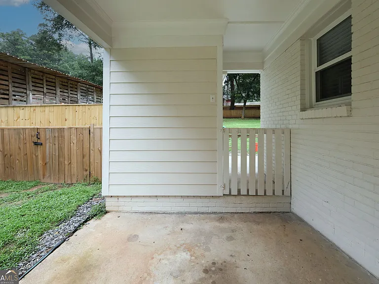 2218 Dodson Dr — Photo 28