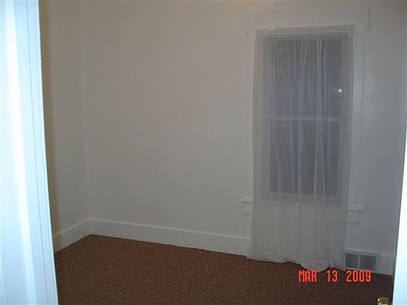 Bedroom 3 Back (9'7" x 10'5")