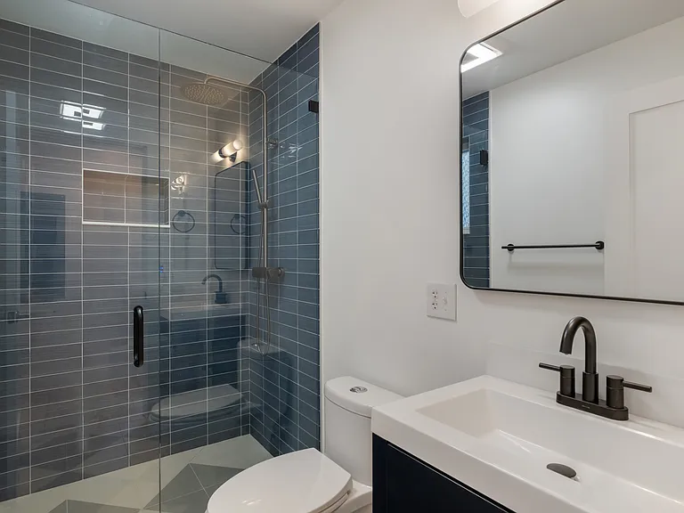 Main floor bathroom with large tiled shower.