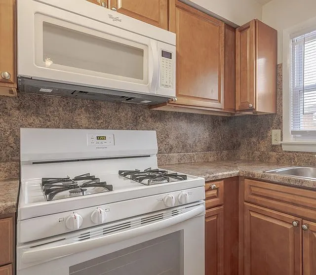 Emerald Apartments — Photo 3