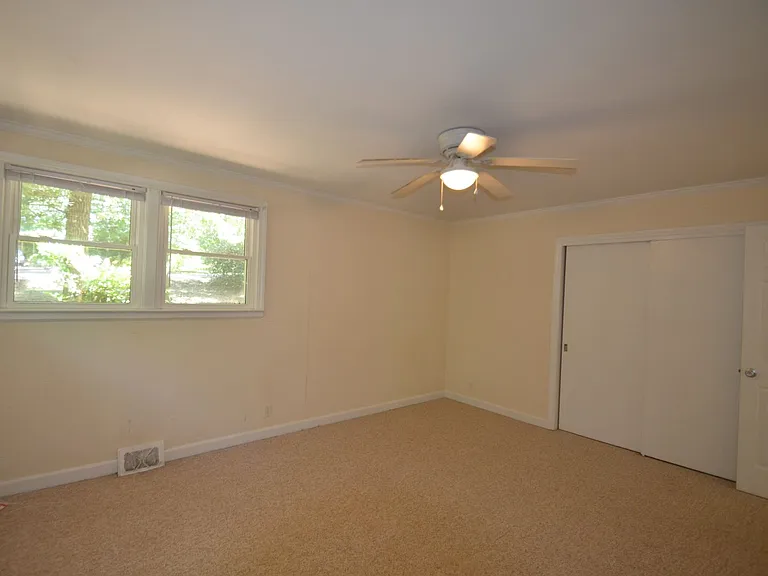 401 Severin St — Photo 9