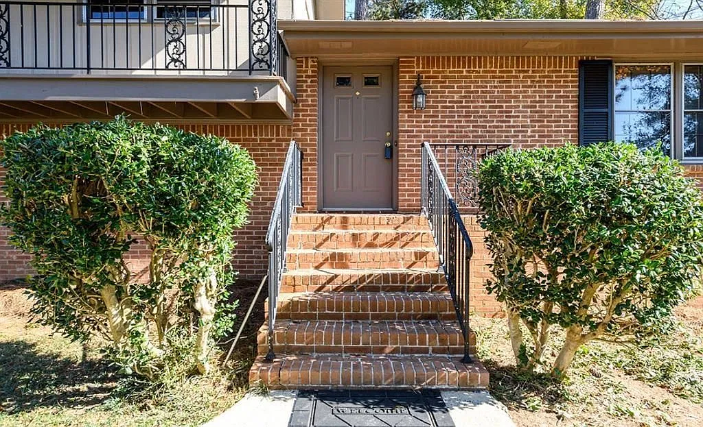 4 bed, 3.0 bath, 2125 sqft, $2,275 — Photo 2