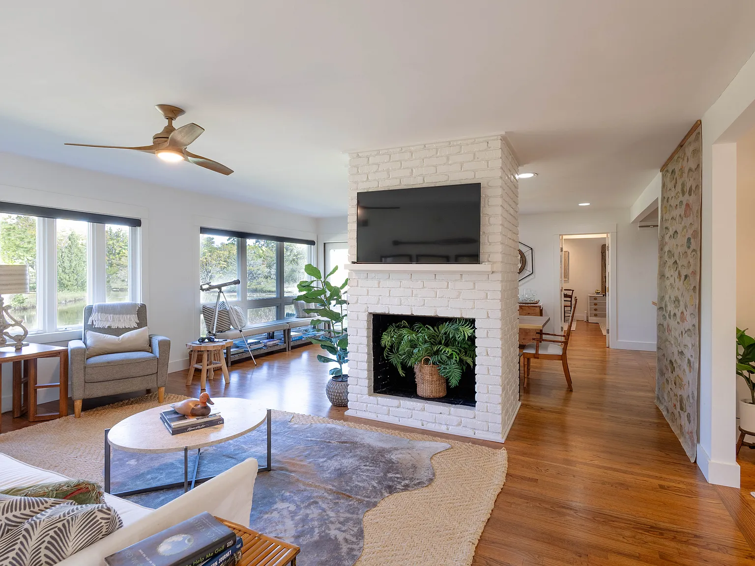 4 bed, 2.5 bath, 2469 sqft, $5,055 — Photo 3