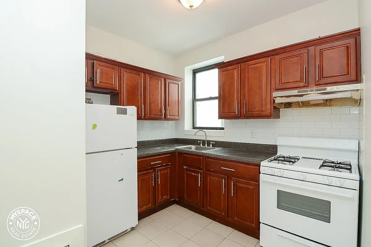 596 East 22nd Street — Photo 1