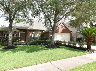 519 Deer Hollow Dr, Sugar Land, TX 77479