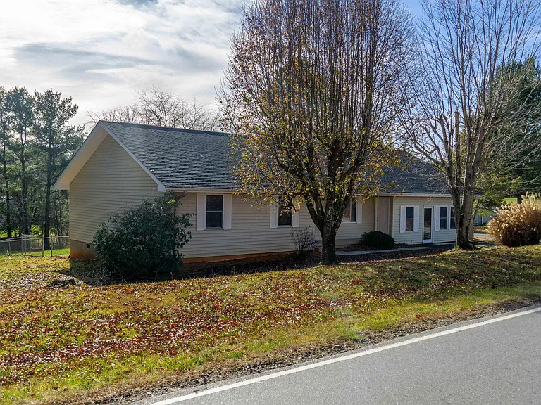 819 Monte Vista Rd — Photo 4