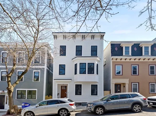 9 Monument St #Townhouse, Charlestown, MA 02129