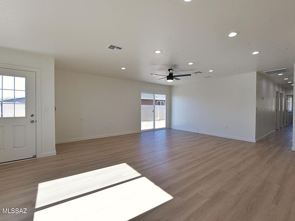 5th image of 888 W Pennsylvania St