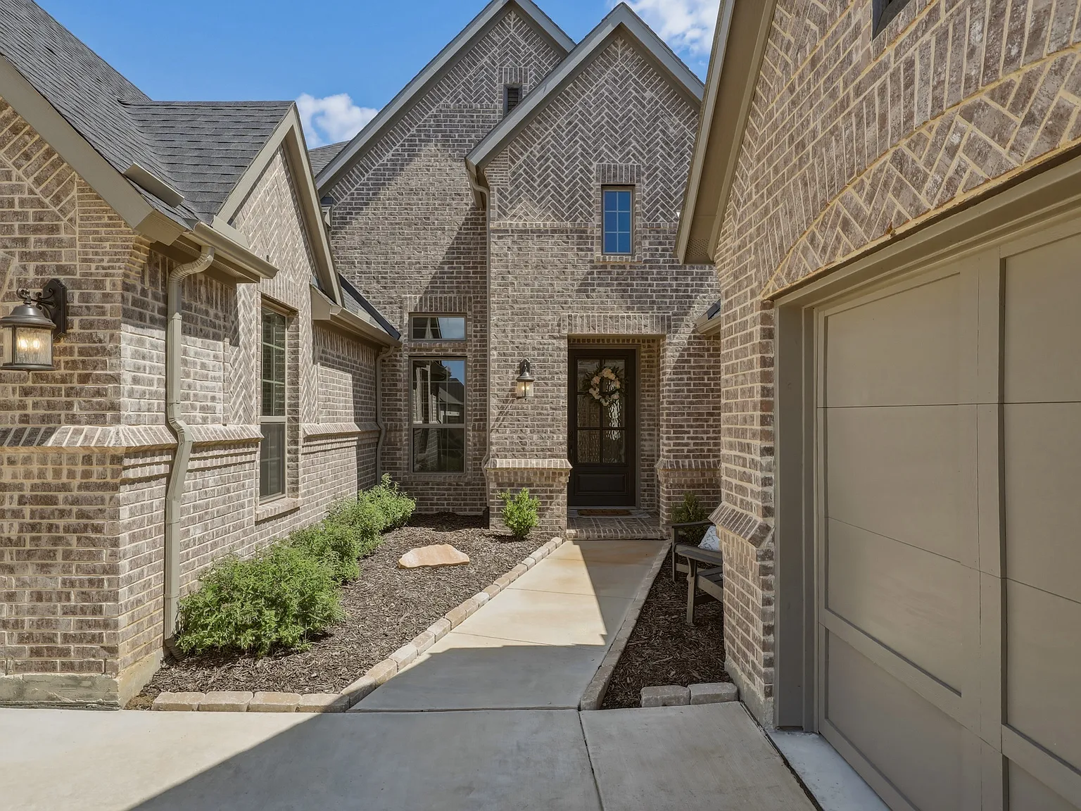 4 bed, 2833 sqft, $4,200 — Photo 4