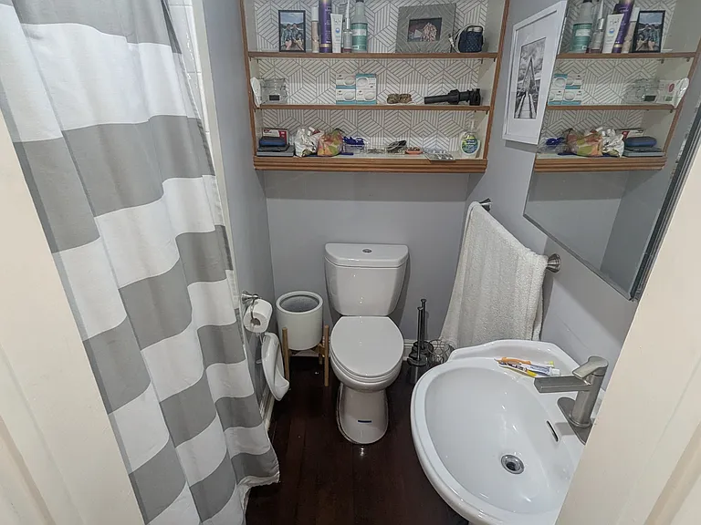 938 Moss St — Photo 18
