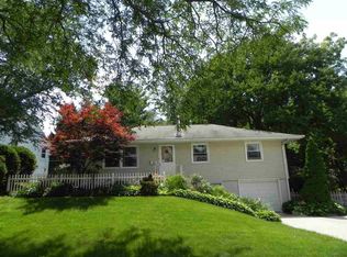 1609 Lincoln Rd, Bettendorf, IA 52722