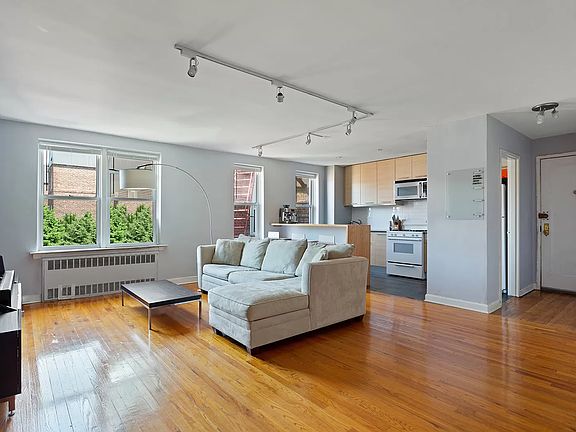 3rd image of 67-11 Yellowstone Blvd #6G