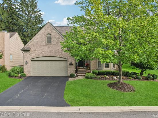 4663 Huntington Dr, Brighton, MI 48116