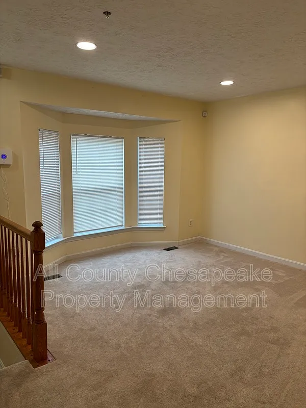 2 bed, 2.5 bath, 1690 sqft, $2,200 — Photo 3