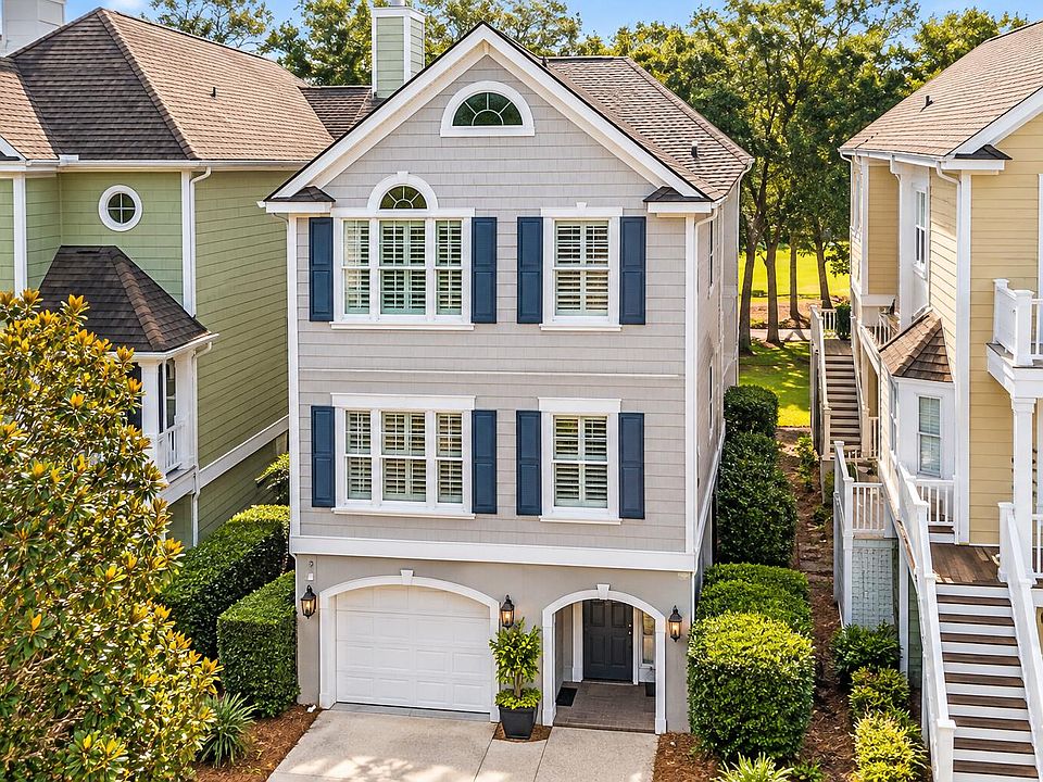 1st image of 10 Commons Ct