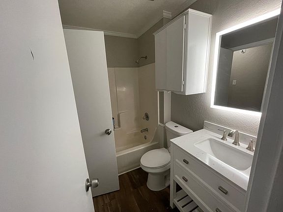 5th image of 301 Shady Grove Dr APT B