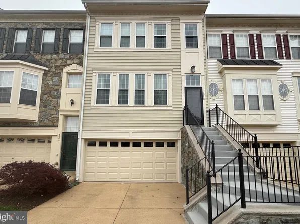 2078 Capstone Cir, Herndon, VA 20170