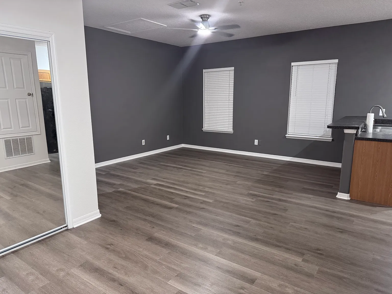 Studio, 585 sqft, $1,450 — Photo 3