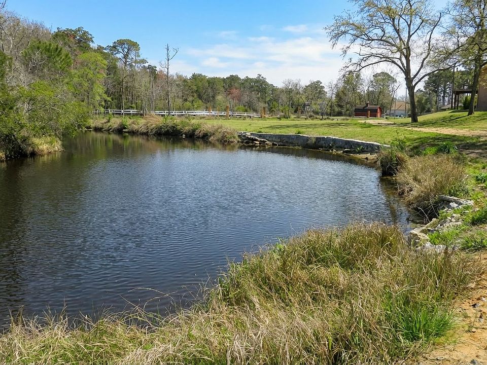 The back yard view. Fish here, kayak and paddle board to Cinco Bayou