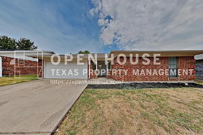 3 bed, 2.0 bath, 1428 sqft, $2,100 — Photo 1