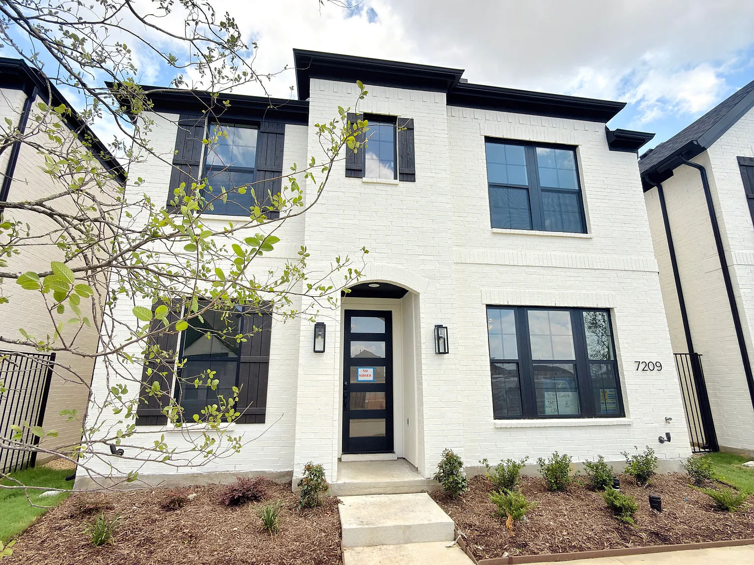 4 bed, 2530 sqft, $3,900 — Photo 3
