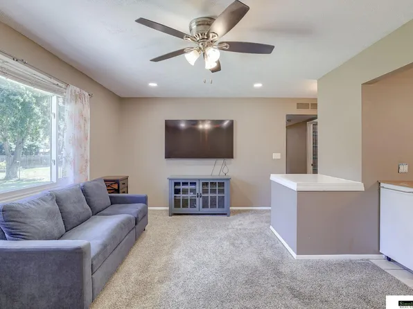 700 Northborough Ln, Lincoln, NE 68505