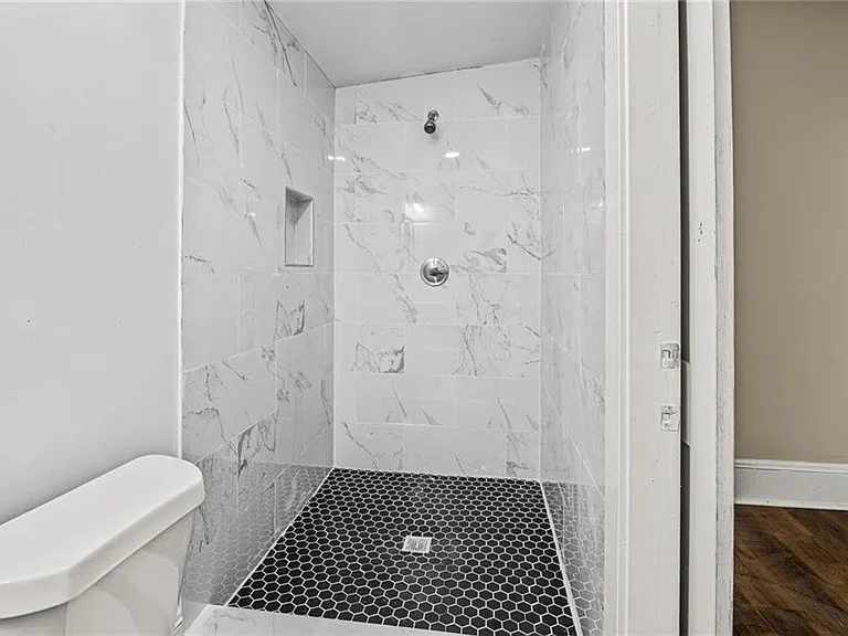 S Elizabeth Pl NW — Photo 9
