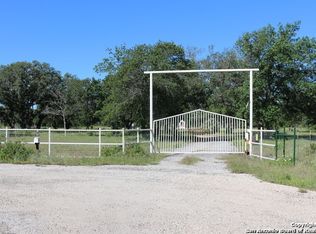 726 Private Road 7822, Natalia, TX 78059